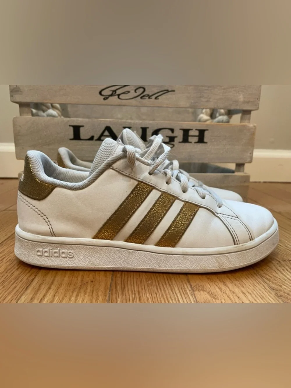 Adidas Kids Grand Court Gold Glitter 3 Stripe Sneakers Size 2.5 Unisex